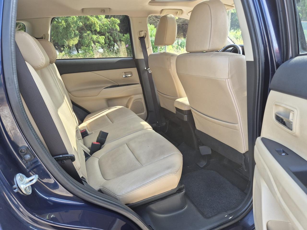 Mitsubishi Outlander 2.2 DI-D 4WD Instyle Plus SDA 7 posti
