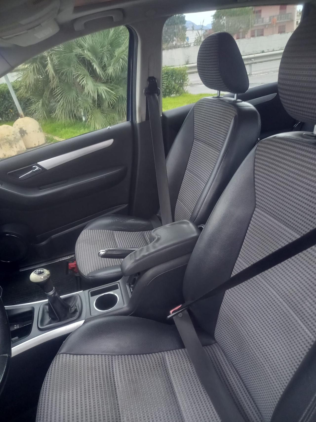 Mercedes-benz B 180 2010.