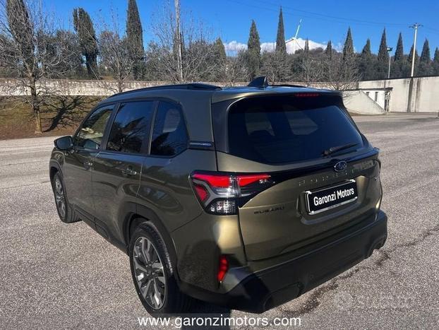 Subaru Forester 2.0i e-Boxer MHEV CVT Lineart...