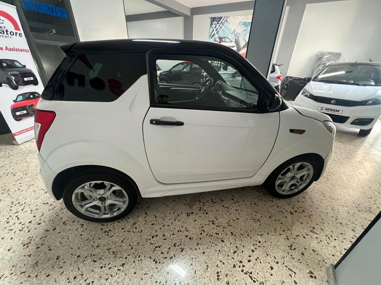 Ligier JS JS50 Progress Young B&W