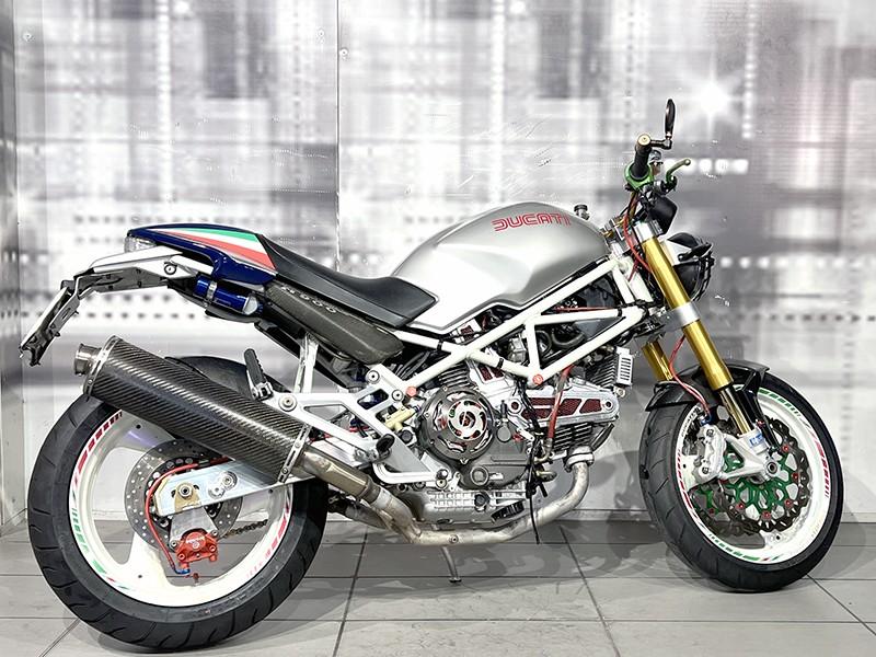 Ducati Monster 900