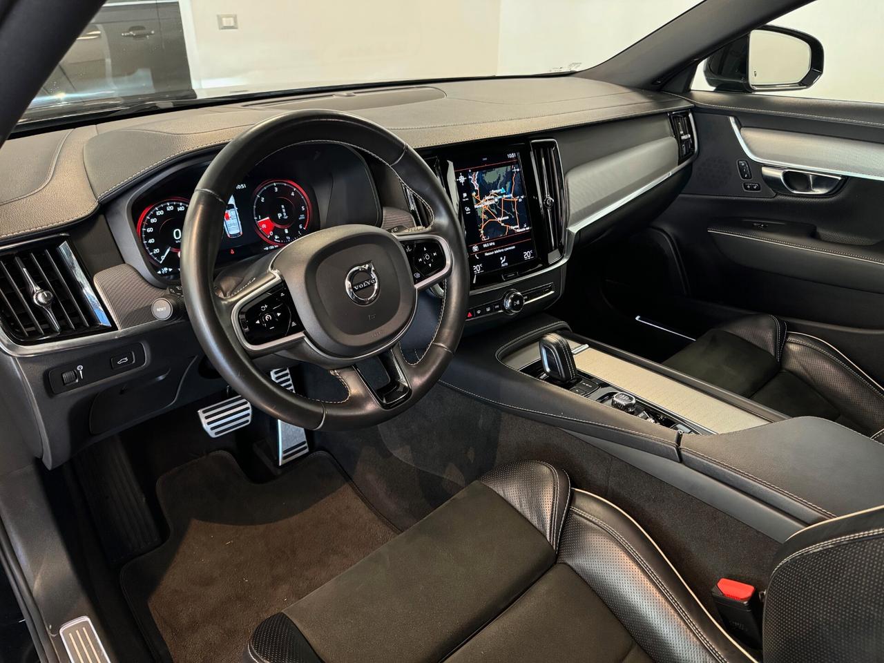 Volvo V90 B4 (d) AWD Geartronic R-Design BLACK PACK 50.000 KM