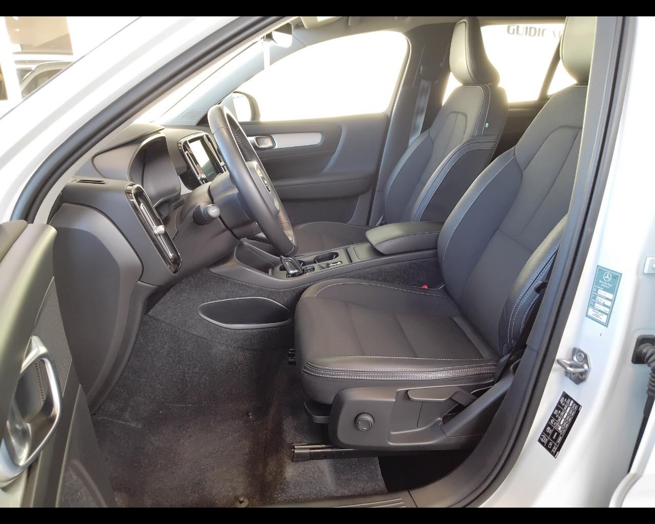 VOLVO XC40 - XC40 2.0 d3 Momentum Pro auto my21