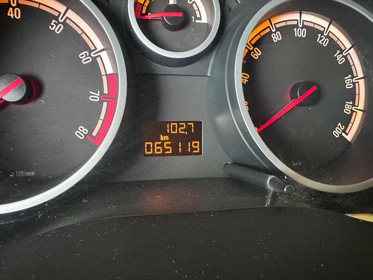 Opel Corsa 1.2benz. 65.000km