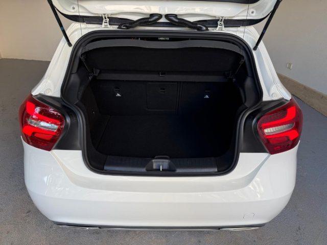 MERCEDES-BENZ A 180 d Premium