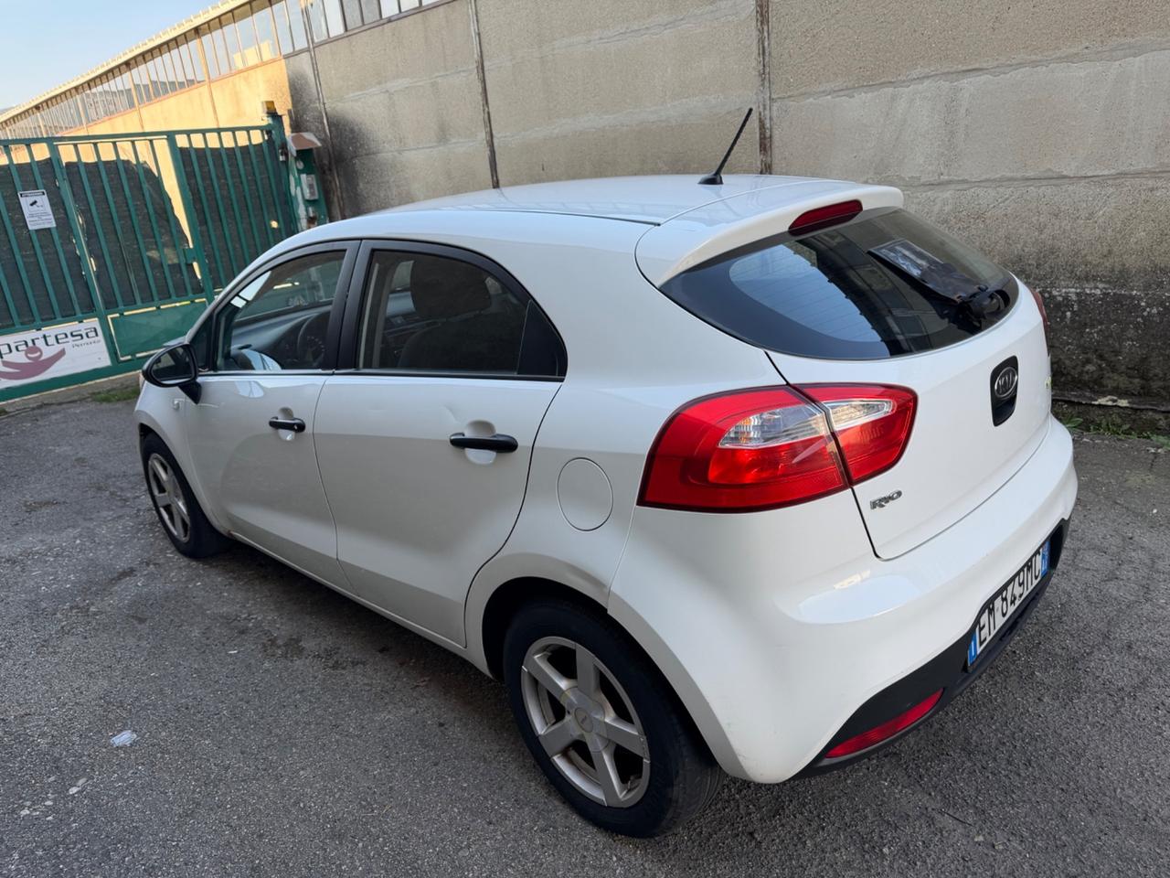 Kia Rio 1.1 CRDi WGT 5p. LX