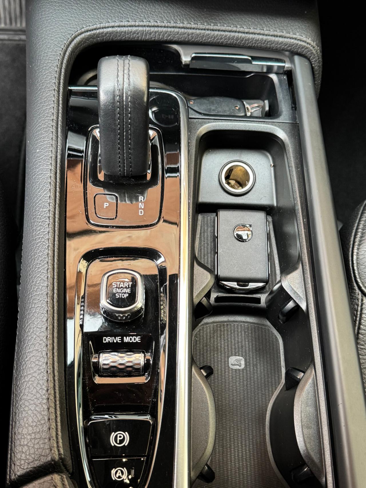 Volvo XC 90 B5 (d) AWD automatico 7 posti Momentum Pro