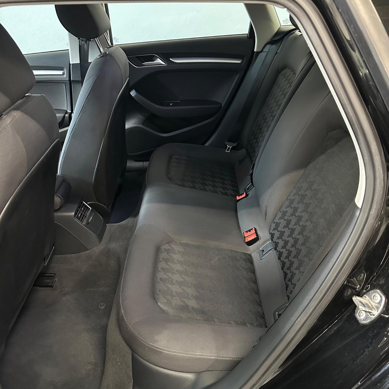 Audi A3 1.6 TDI clean diesel S tronic Ambition