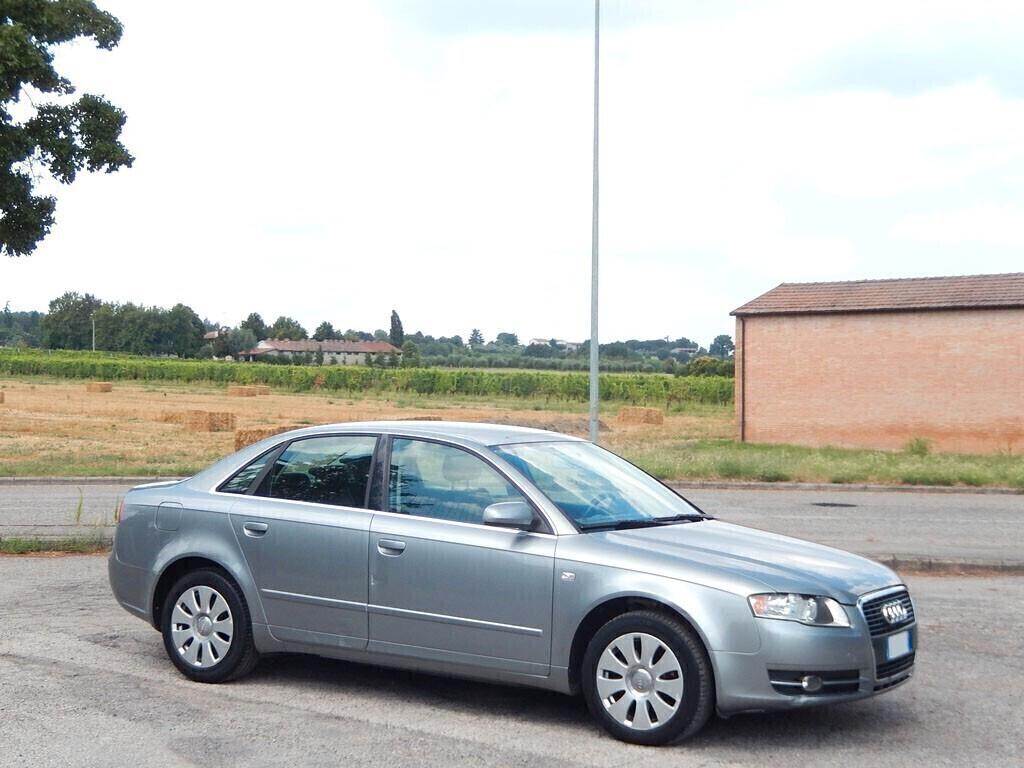 AUDI A4 2.0 TDi con FRIZIONE E VOLANO NUOVI