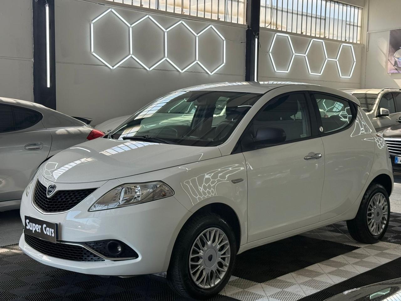 Lancia Ypsilon 0.9 TwinAir 85 CV 5 porte Metano