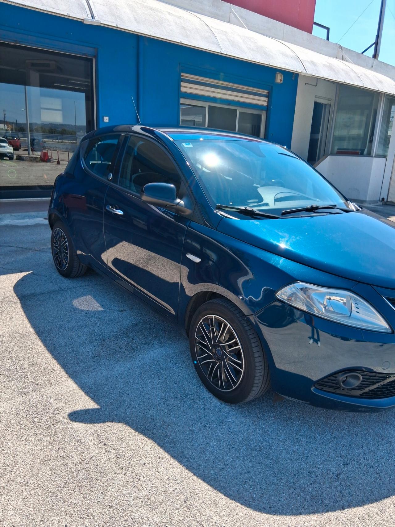 Lancia Ypsilon 1.2 69 CV 5 porte GPL Ecochic Gold