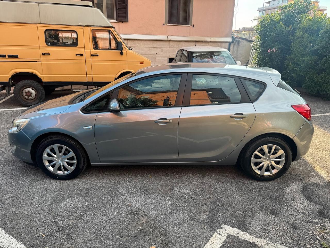Opel Astra 1.4 100CV 5 porte
