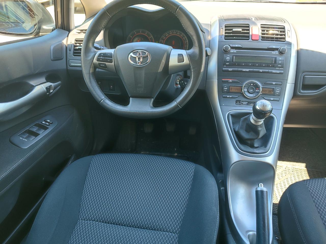 TOYOTA AURIS 1.6BENZINA POCHI KM COME NUOVA STUPENDA