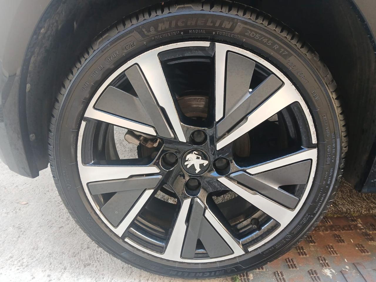 Peugeot 208 PureTech 100 Stop&Start 5 porte GT