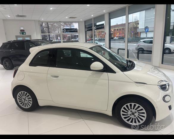 FIAT 500 Bev Hatchback My24 500e -320 Berli N71118