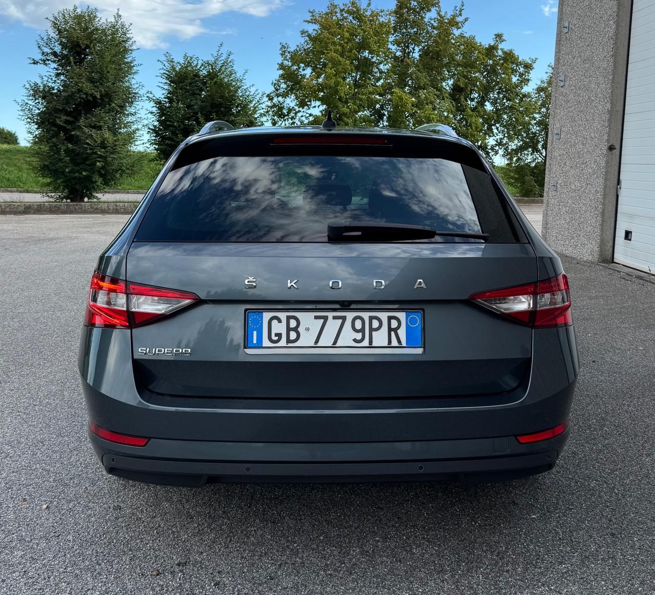 Skoda Superb 2.0 TDI 150 CV SCR DSG Wagon Executive
