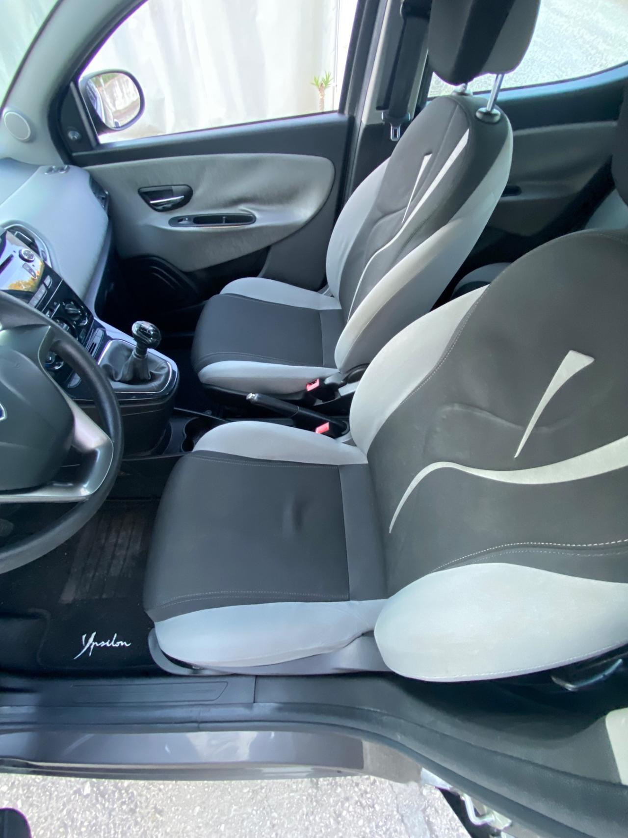 Lancia Ypsilon 1.3 MJT 16V 95 CV 5 porte S&S Silver