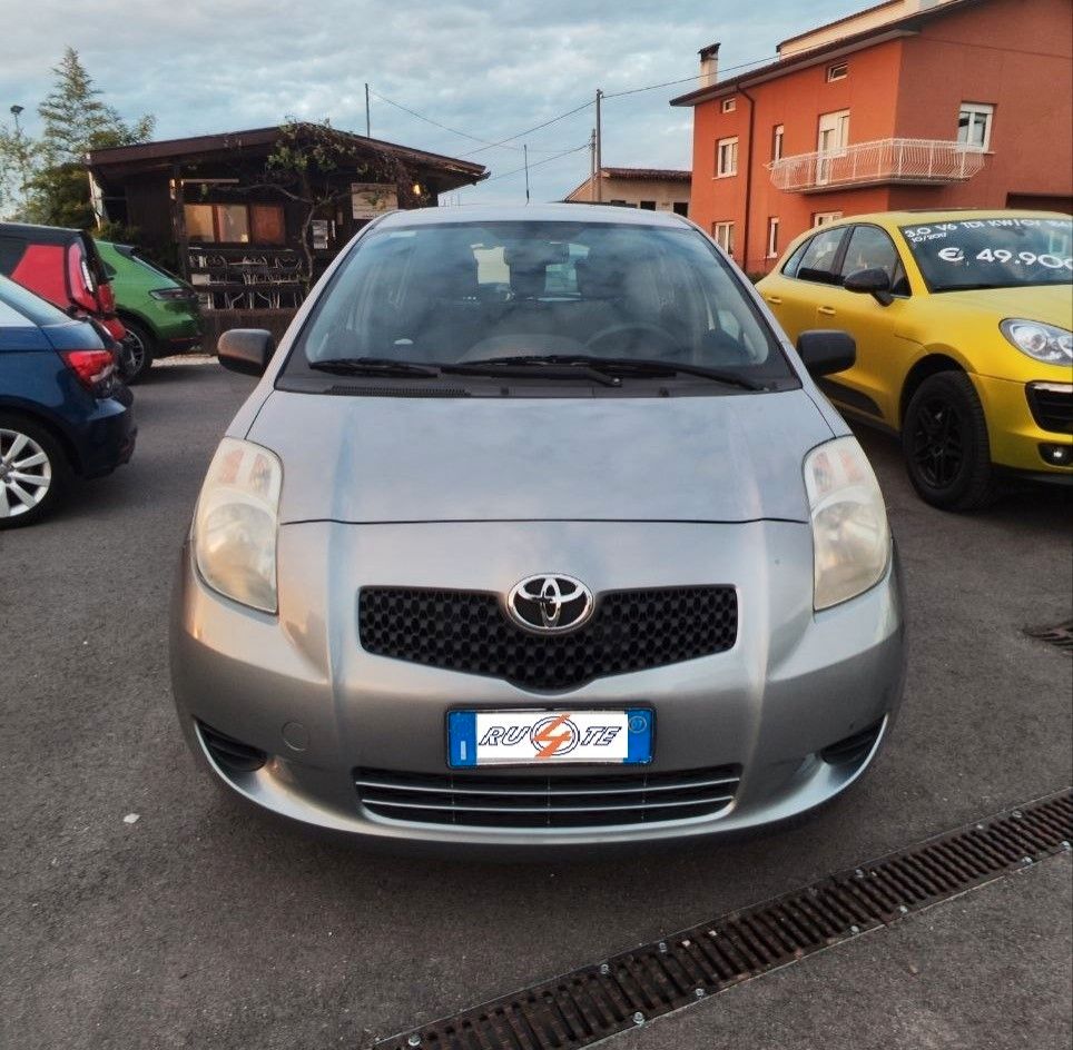 Toyota Yaris 1.0 5 porte NEOPATENTATI