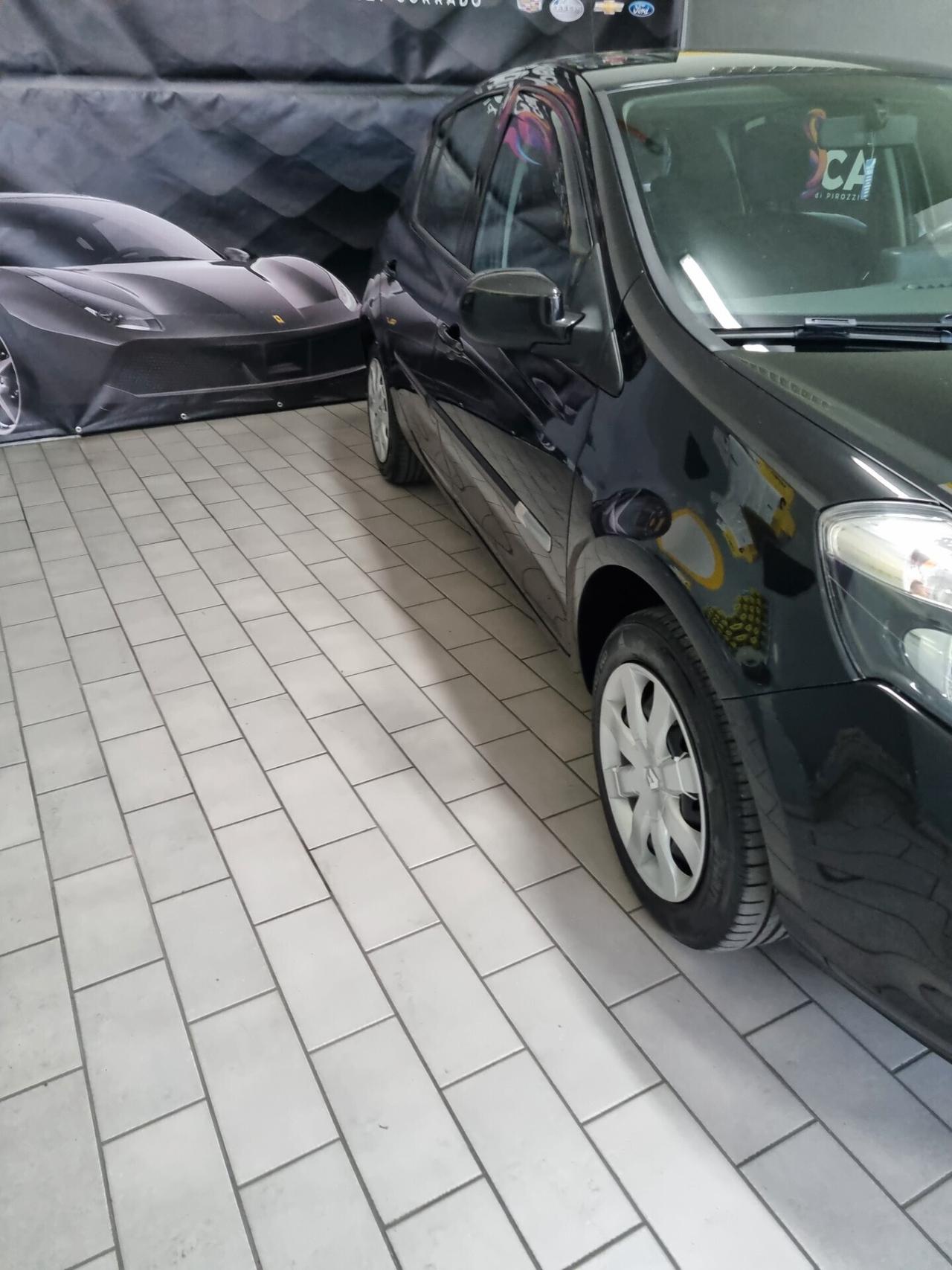 Renault Clio 1.2 16V 5 porte Dynamique