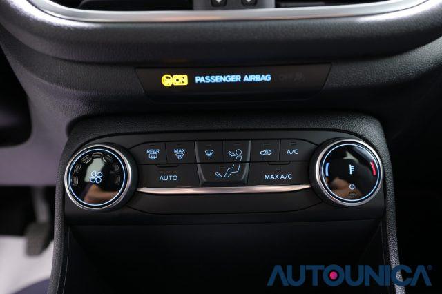FORD Fiesta 1.1 75 CV 5 PORTE TITANIUM NEOPATENTATI FARI LED