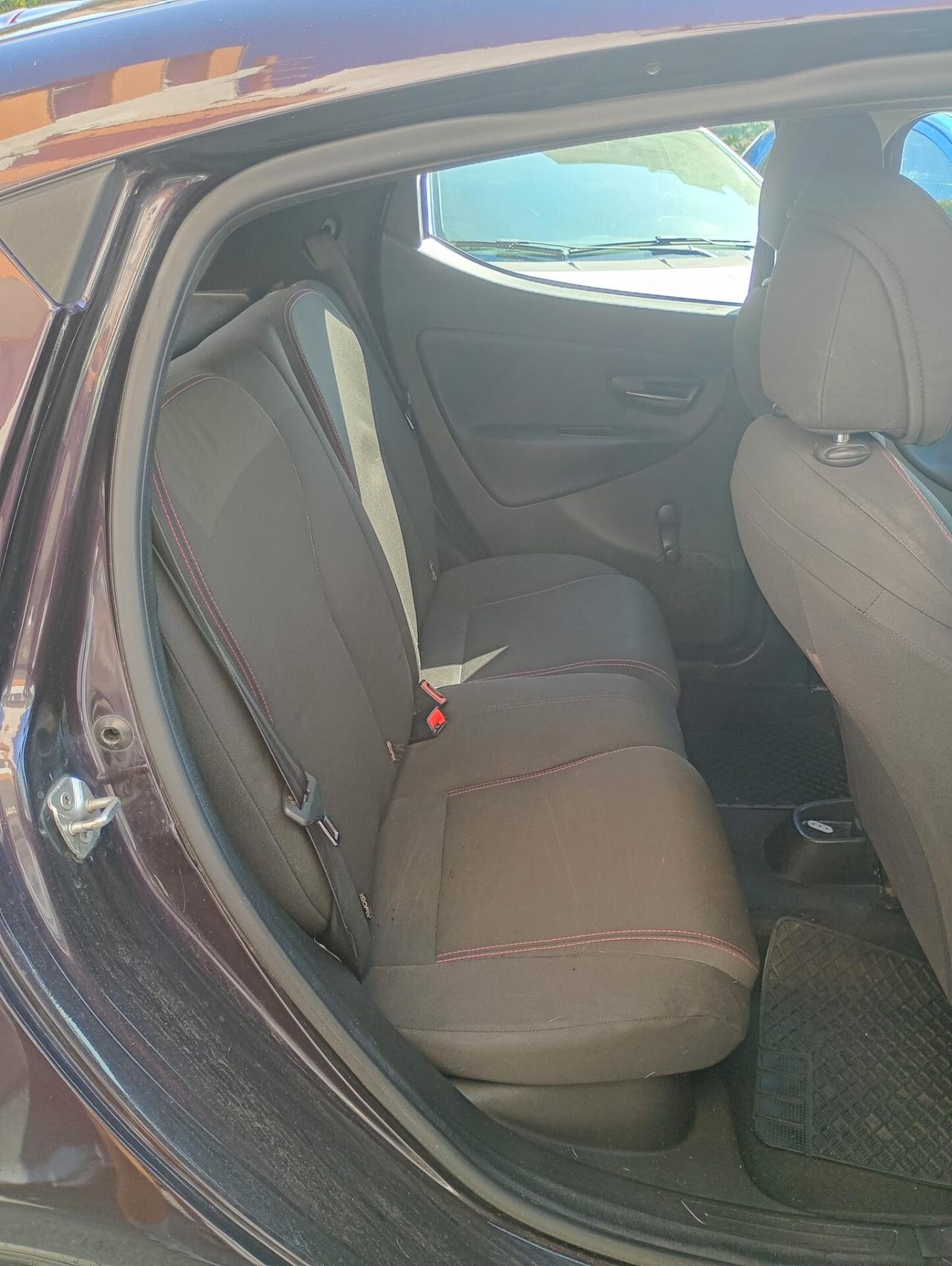 Lancia Ypsilon 1.2 69 CV 5 porte Elefantino