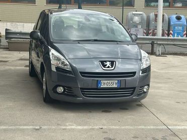 Peugeot 5008 1.6 hdi 8v Tecno 112cv robot 7 POSTI