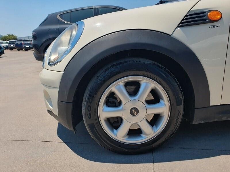 MINI Cooper D 1.6D 16V 110CV DPF PER NEOPATENTATI