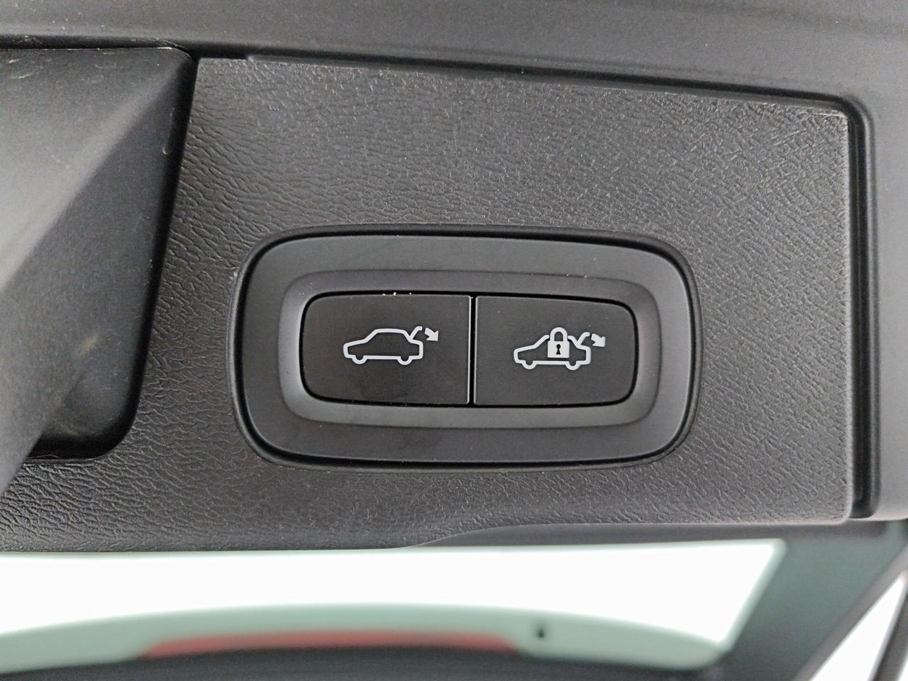 Volvo XC60 2.0 b4 Momentum Pro