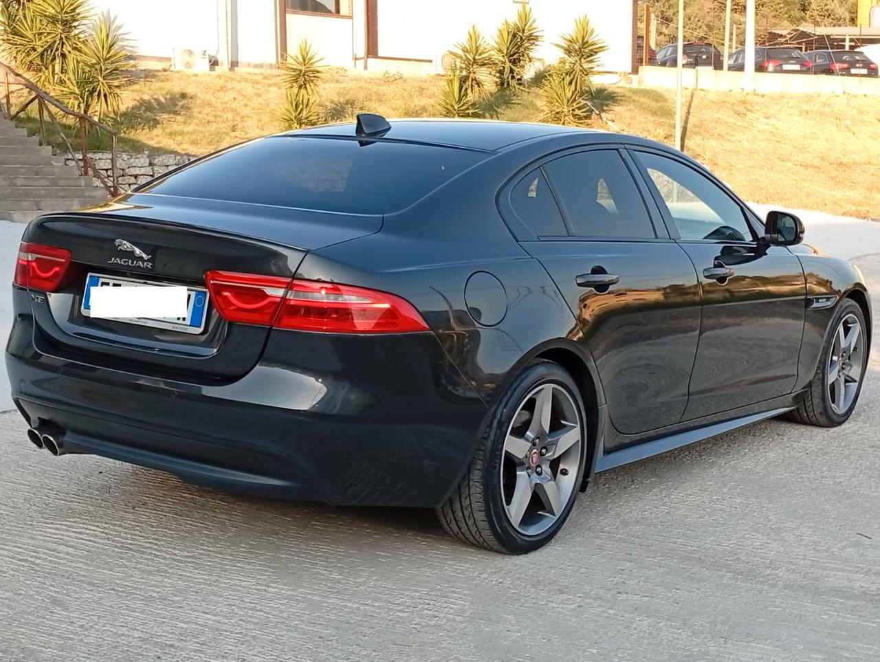Jaguar XE 2.0 D Turbo Portfolio