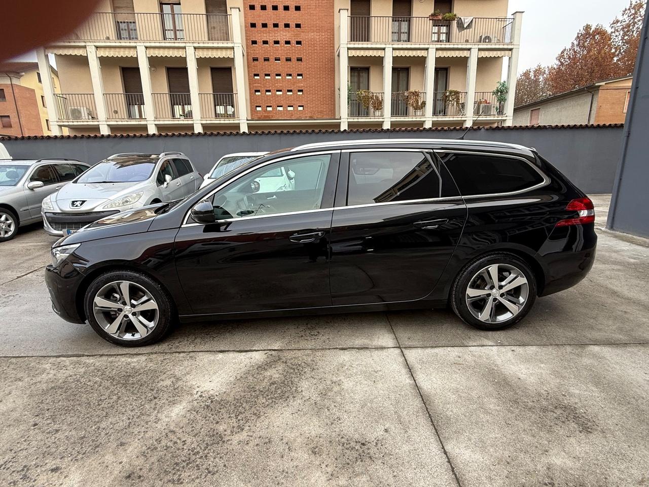 Peugeot 308 BlueHDi 130 S&S Allure