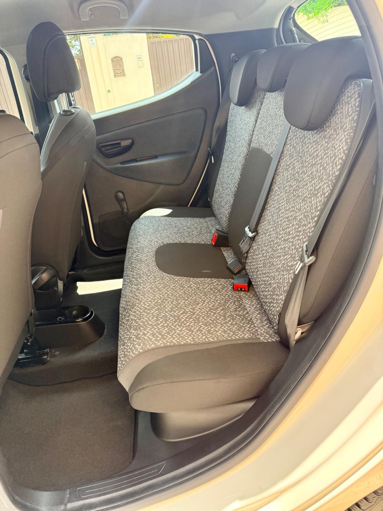 Lancia Ypsilon 1.0 FireFly 5 porte S&S Hybrid Ecochic Silver