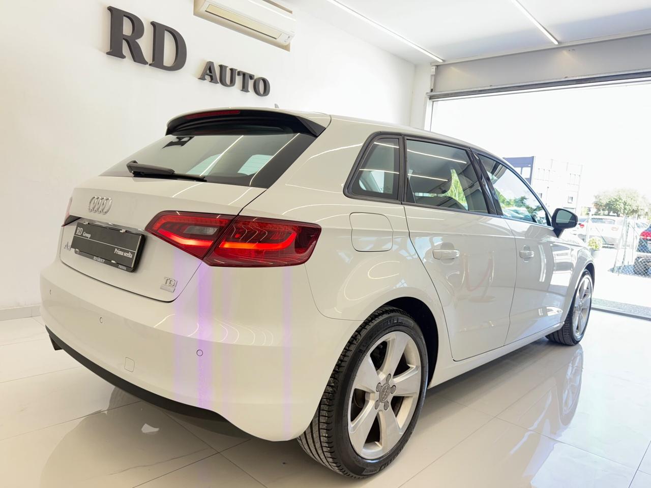 A3 Sportback 1.6 tdi Ambiente 105 cv okneopatentati
