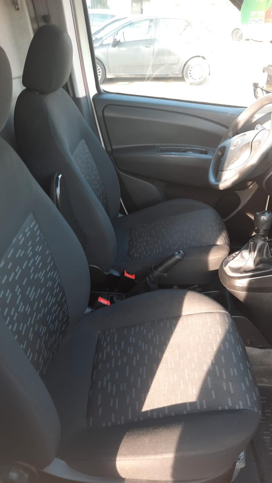 Opel Combo 1.6 CDTi perfetto se ai un furgone da dare in permuta dal 2009 in poi costa solo £5400