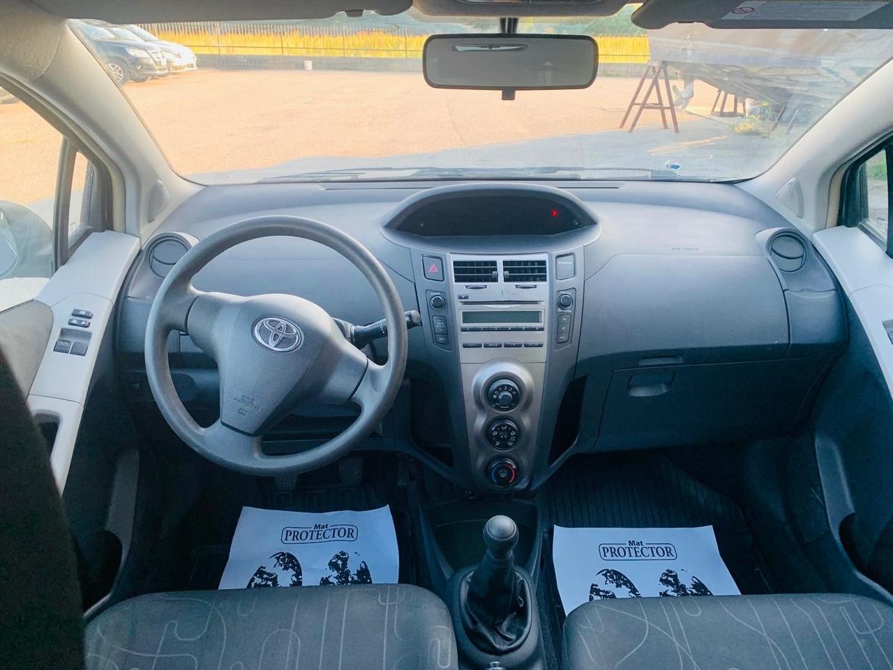 Toyota Yaris 1.0 benzina 2010 130.000km neo
