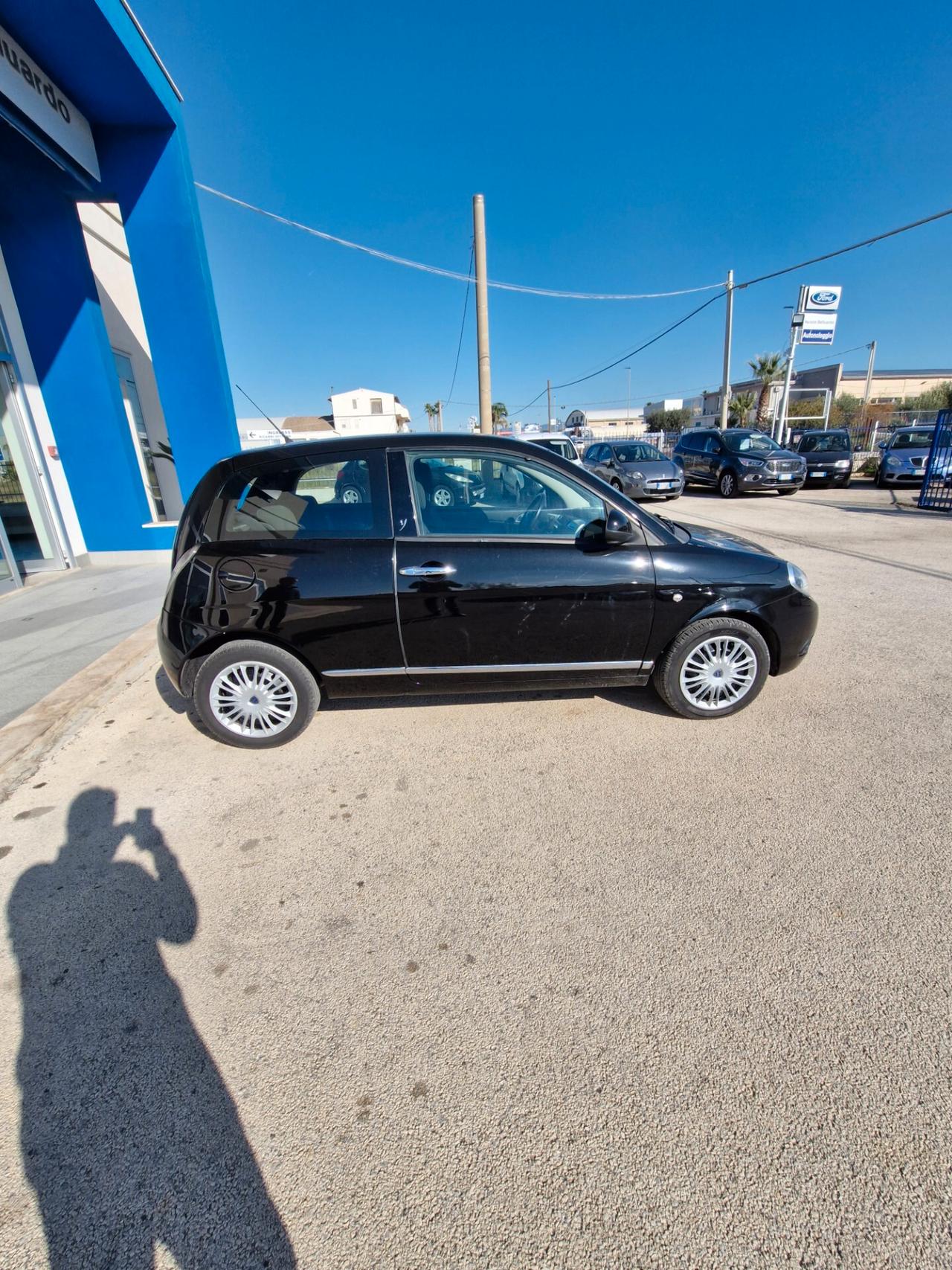 Lancia Ypsilon 1.3 MJT 75 CV New Oro