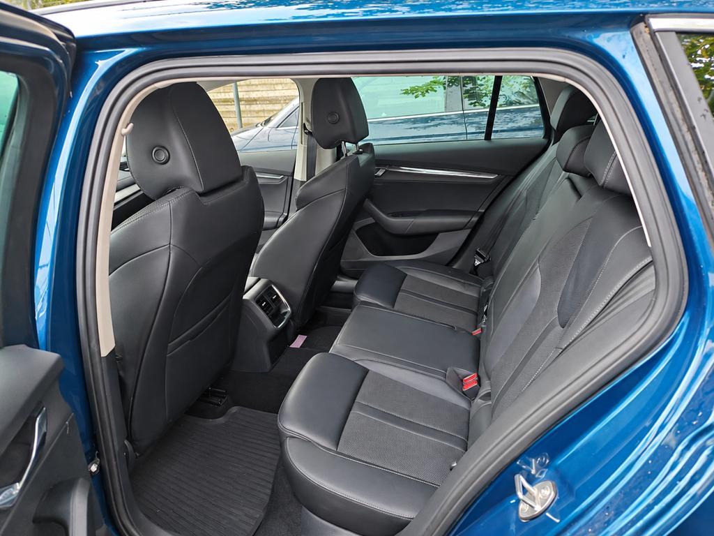 Skoda Octavia Wagon 1.5 G-Tec Style DSG LED, Navi, Retrocamera, Keyless