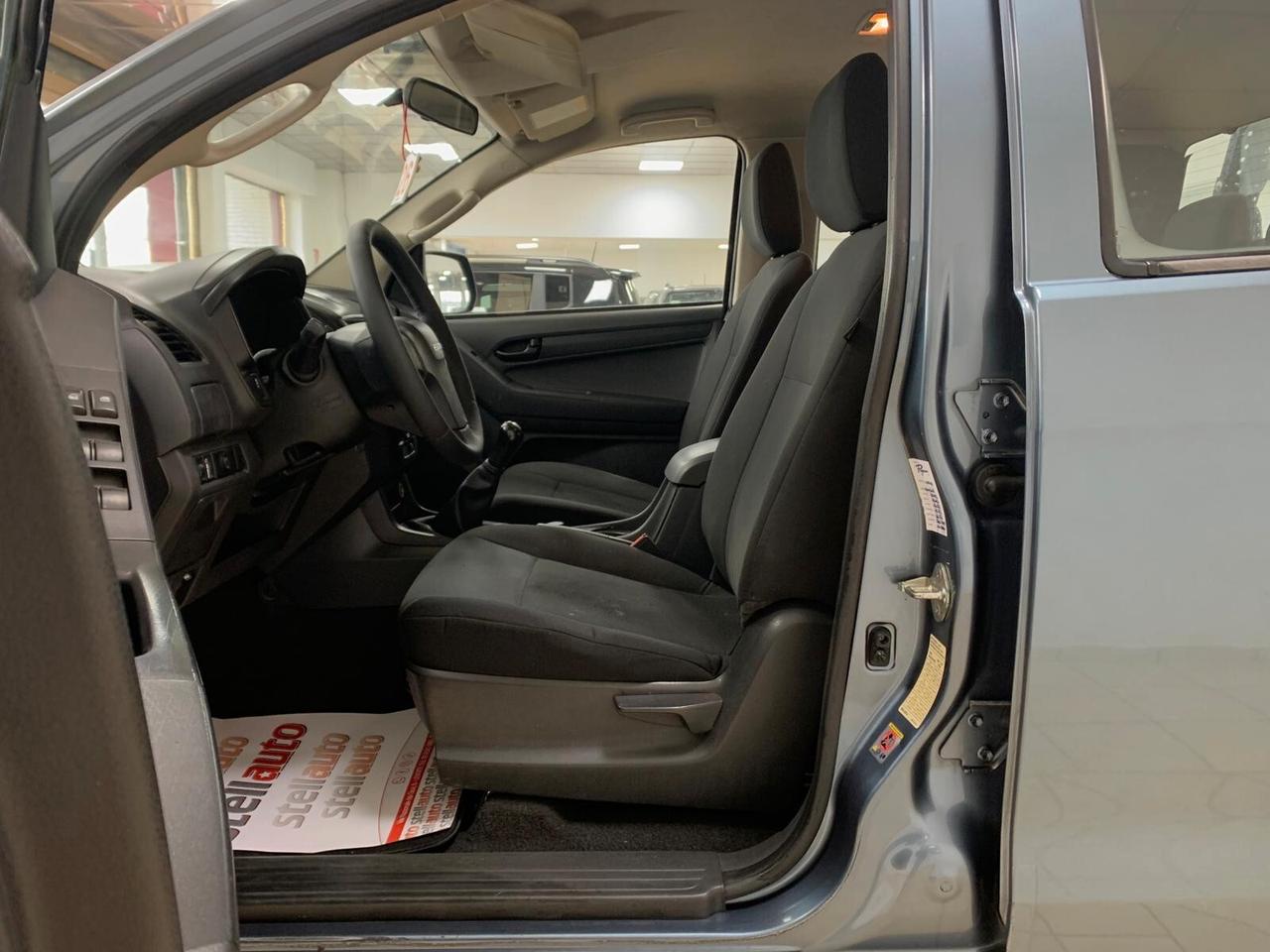 Isuzu D-Max 2.5 Crew Cab Solar 4WD