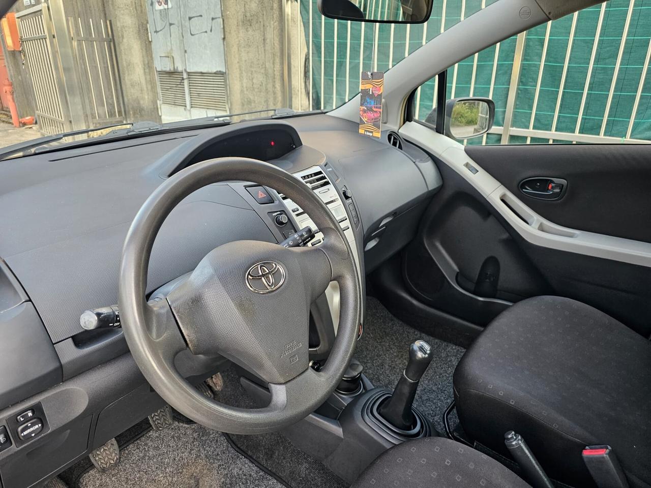 Toyota Yaris 1.0 5 porte