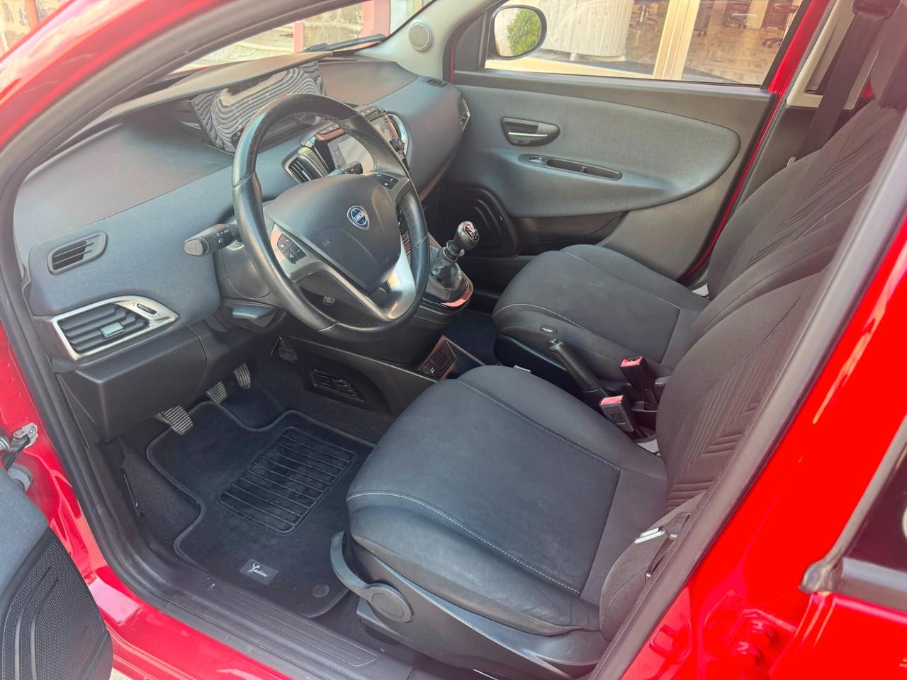 Lancia Ypsilon 1.0 FireFly 5 porte S&S Hybrid Ecochic Gold