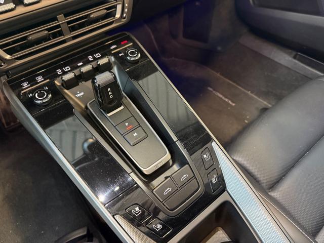 PORSCHE 992 Targa 4S SPORT DESIGN/ PORSCHE APPROVED