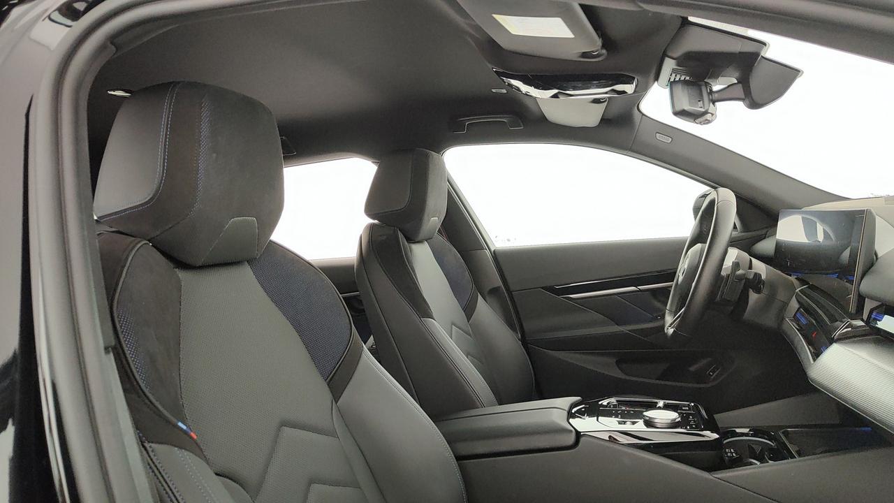 BMW Serie 5 G61 2024 Touring - 520d Touring 48V xdrive MSport auto