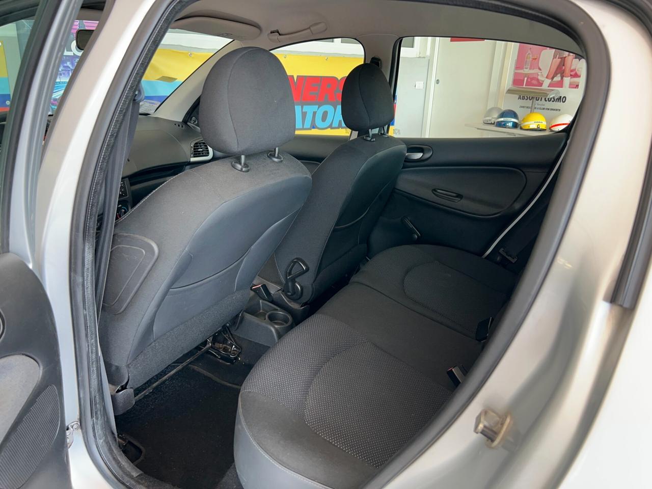 Peugeot 206 *206 PLUS 2010* 90.000KM*DISTRIBUZIONE FATTA* NEOPATENTATI* TAGLIANDO* ONESTA*