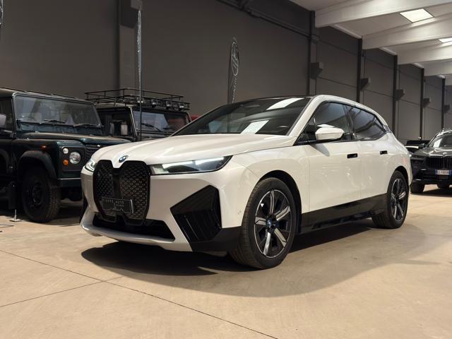 BMW iX xDrive 40 Pacchetto Sportivo