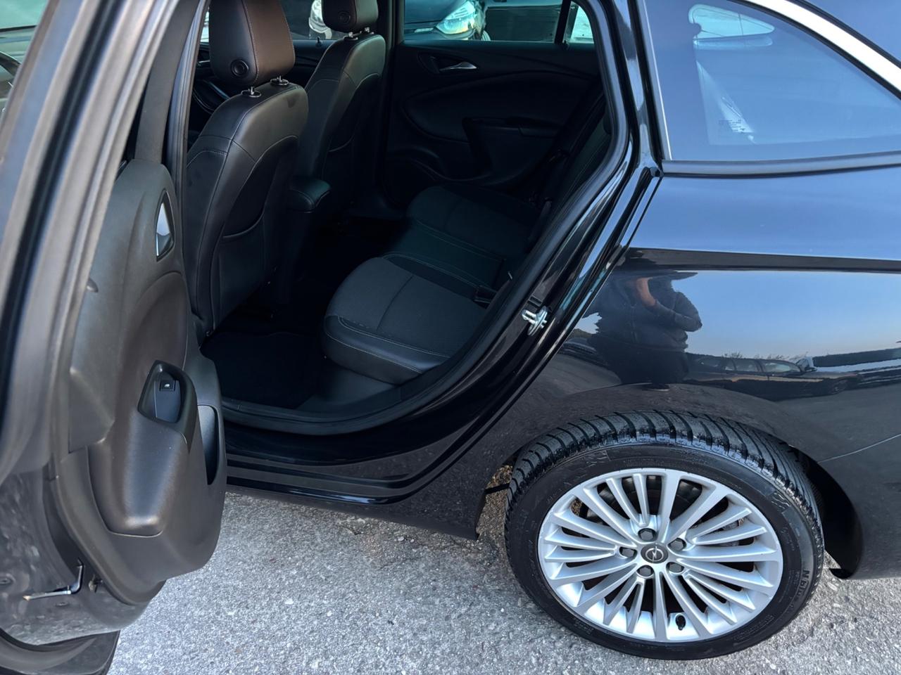 Opel Astra 1.6 CDTi. Neopatentati. Garanzia 12 mesi