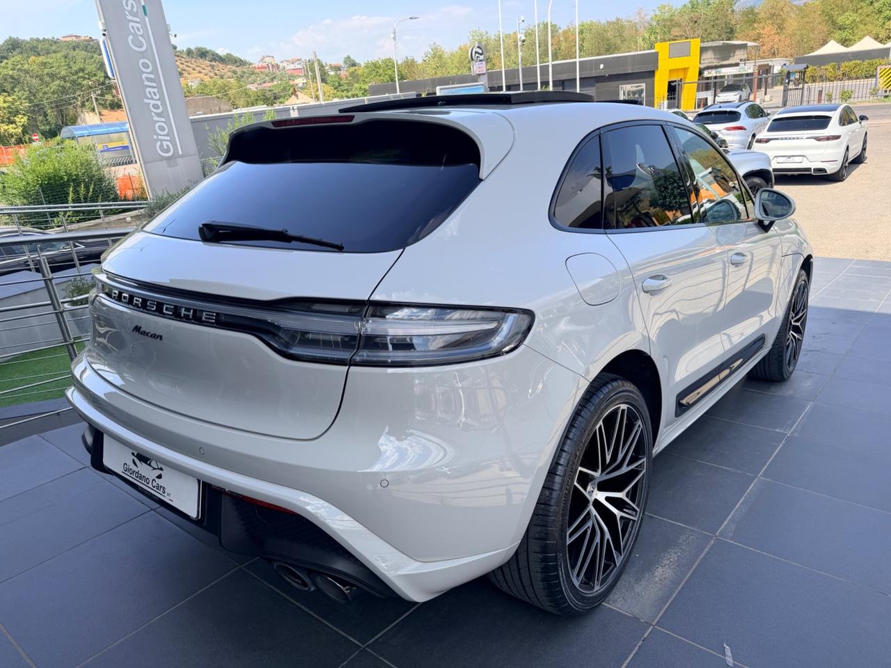 Porsche Macan 2.0 i 265cv open edition colore gesso
