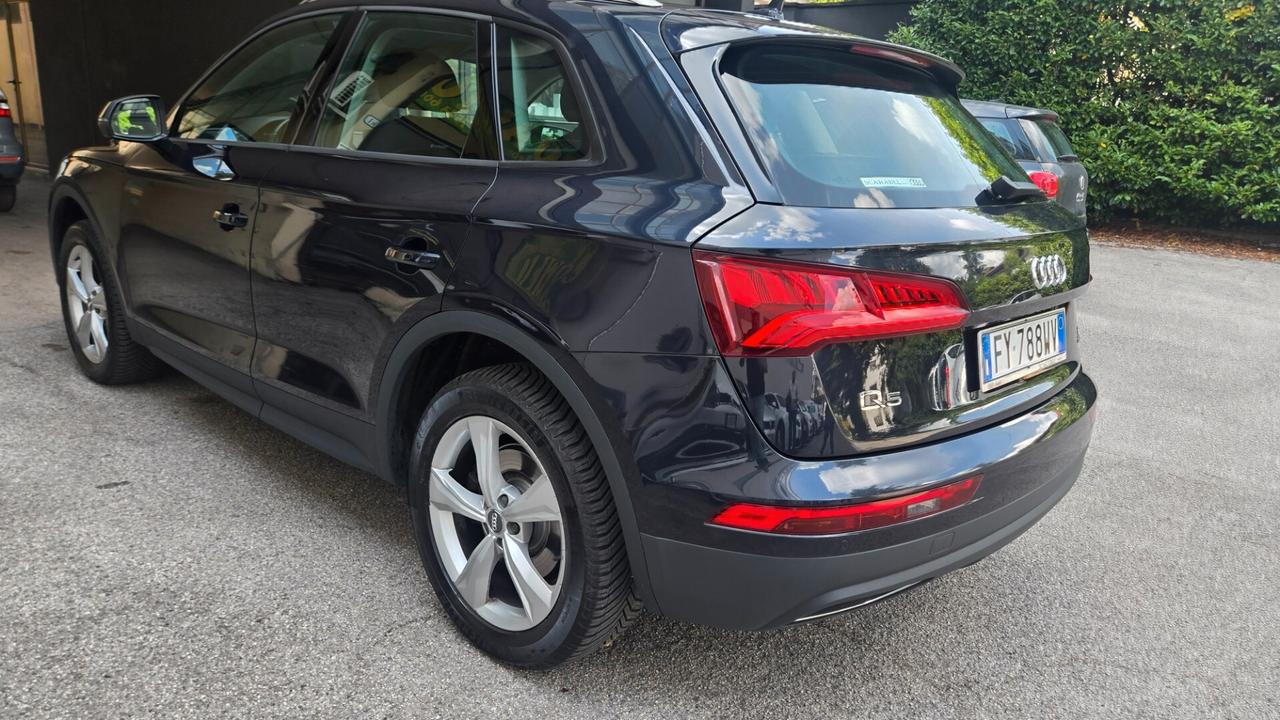 Audi Q5 35 TDI quattro S tronic Business