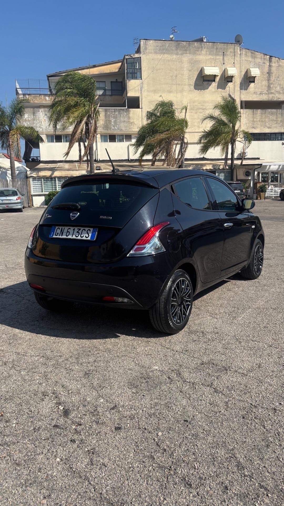 Lancia Ypsilon 1.0 FireFly 5 porte S&S Hybrid Gold Plus