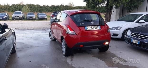 Lancia Ypsilon 0.9 TwinAir 85 CV 5 porte Metano Ecochic Elefantino