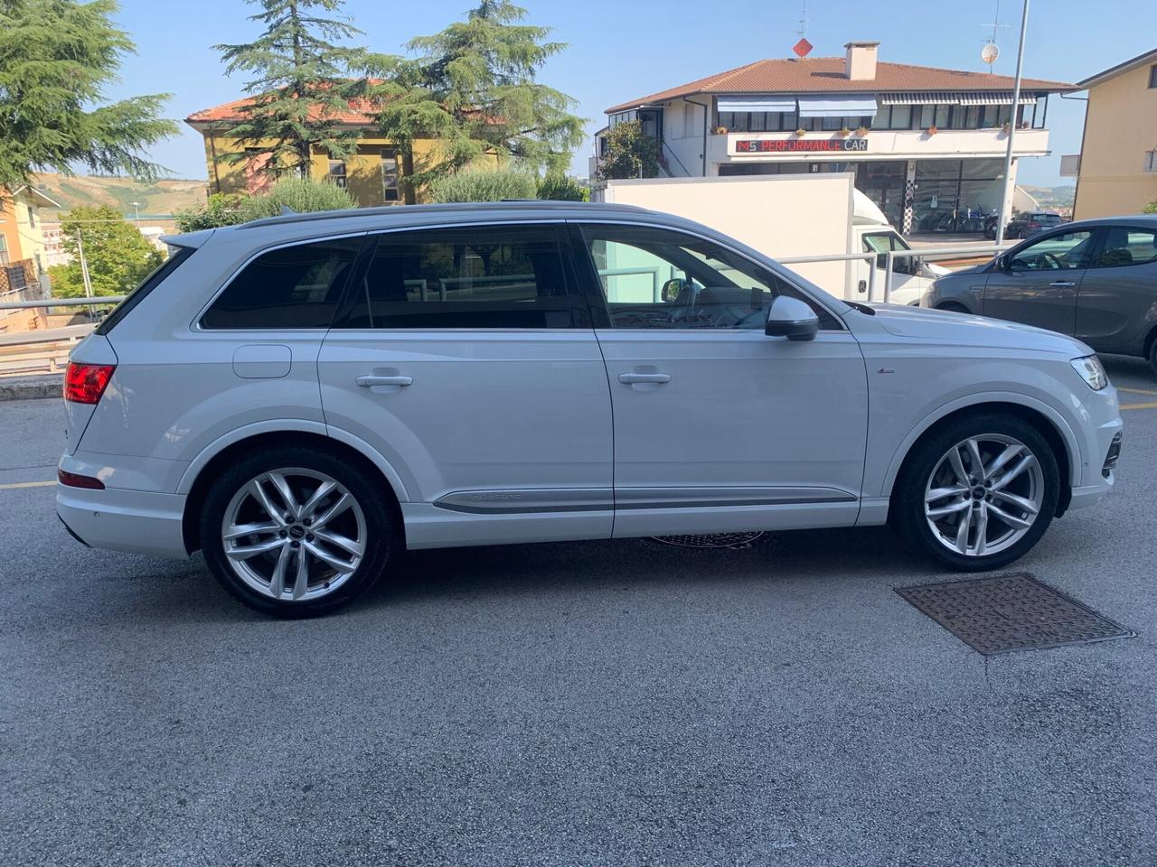 Audi Q7 3.0 TDI 218 CV QUATTRO S-TRONIC S-LINE 7 POSTI
