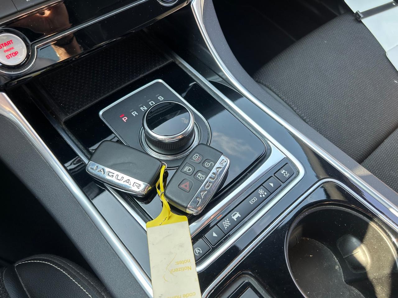 Jaguar XE 2.0 D AWD Turbo aut. R-SPORT